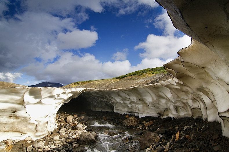 kamchatka-ice-tunnel-17