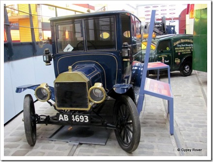 Circa 1914 model "T" ford van. Note the non electric lights.