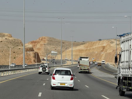 02. Autostrazi prin Muscat.JPG
