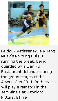 Le doux Patisserie/Sia N Tang Music's Po Yung Hui (L) running the break, being guarded by a Lian Fu Restaurant defender during the group stages of the Aewon Cup 2011. Both teams will play a rematch in the semi-finals at 7 tonight. Picture: BT file 