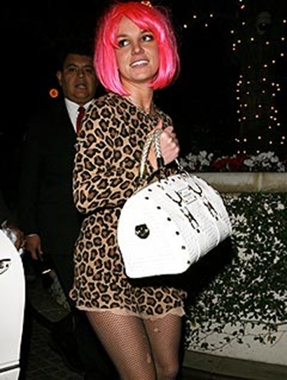 بالصور: أسوأ اطلالات بريتني سبيرز على مر السنين وحتى اليوم..