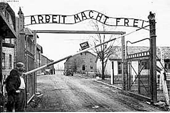 [Auschwitz%2520gate%2520-%2520Arbeit%2520Macht%2520Frei%255B3%255D.jpg]