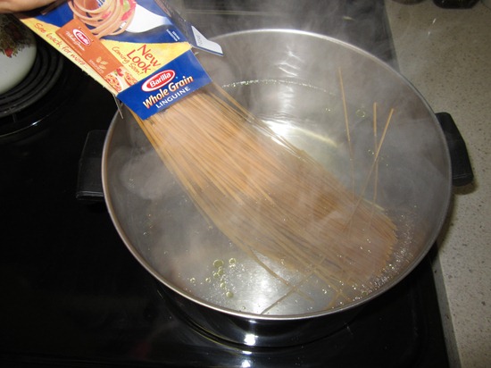 [pesto%2520linguine%2520036%255B3%255D.jpg]