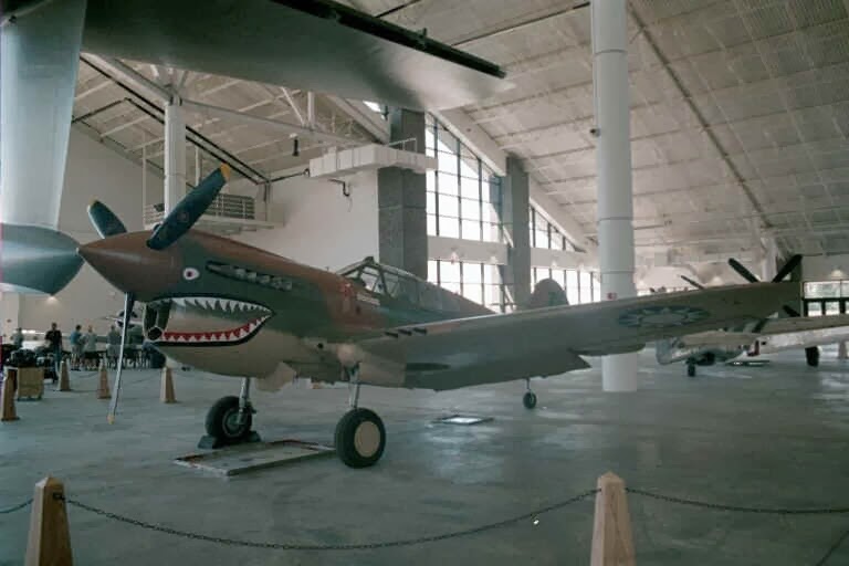 [Curtiss-P-40N-Warhawk2.jpg]