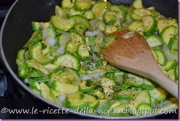 Penne vegan con zucchine, cipollotto fresco e menta (5)