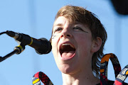 tUnE-yArDs