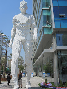 Seoul: The HUGE pixel man!!