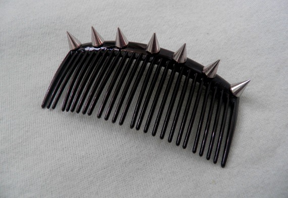 DIY SPIKED HAIR COMB