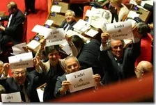 La protesta dell'IDV al Senato