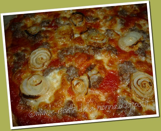 Pizza di farro integrale con salsiccia e cipolla (7)