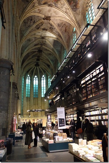 mooiste boekwinkel van de wereld  "Boekhandel selexyz dominicanen in Maastricht"