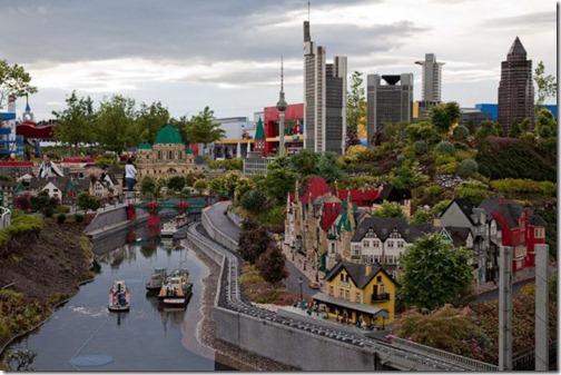 the_craziest_lego_model_is_in_germanys_legoland_640_01