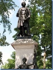 6234 Ottawa - Parliament Buildings grounds - statue of Sir John A. Macdonald