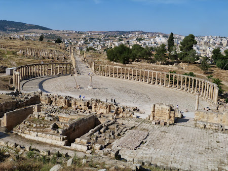 Obiective turistice Jerash:  Piata ovala