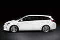 2013-Toyota-Auris-Touring-Sports-10
