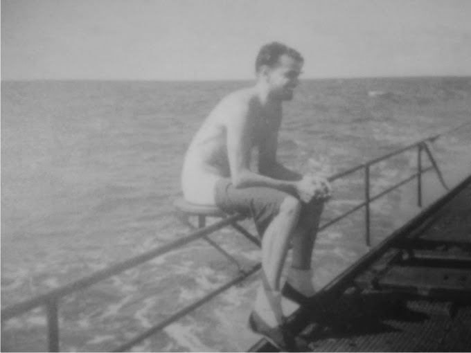 Submarinista-lanzando-un-torpedo Submarinista-lanzando-un-torpedo