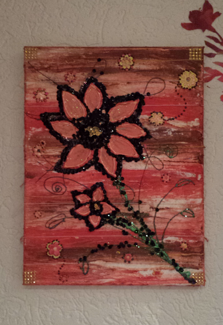 Bild: Blume aus Moosgummi und Pailletten Gemälde zeigt eine blume aus Moosgummi und Pailletten, der Hintergrund ist mit Acrylfarbe gemalt