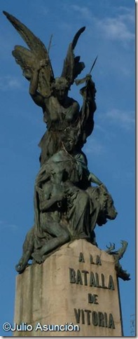 La Victoria y España liberando al pueblo - Monumento a la batalla de Vitoria