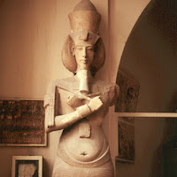 16.- Faraón Akhenatón