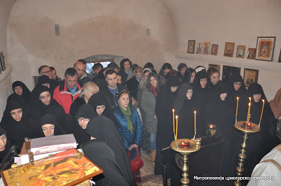 МИТРОПОЛИТ АМФИЛОХИЈЕ ЈУТРОС СЛУЖИО НА САВИНОЈ ГЛАВИЦИ, А ВЕЧЕРАС ПРИСУСТВОВАО СВЕТОСАВСКОЈ АКАДЕМИЈИ У ХЕРЦЕГ НОВОМ