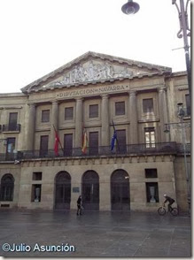 Fachada del Palacio de Navarra