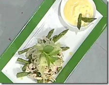 Insalata di tacchino alle erbe con asparagi e maionese
