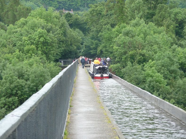 Pontcysyllte-Aqueduct-10