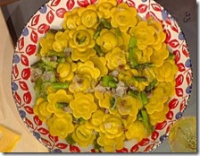 Fiorelli di ricotta con salsa di asparagi