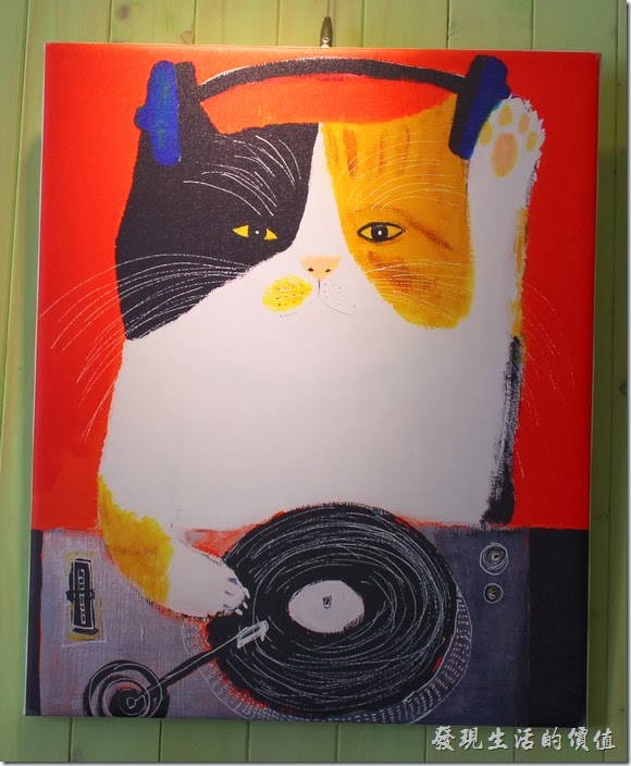 台南-小莫里。【Komori】餐廳的牆壁上有幾幅可愛貓咪的畫像。