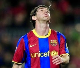 Messi escupe