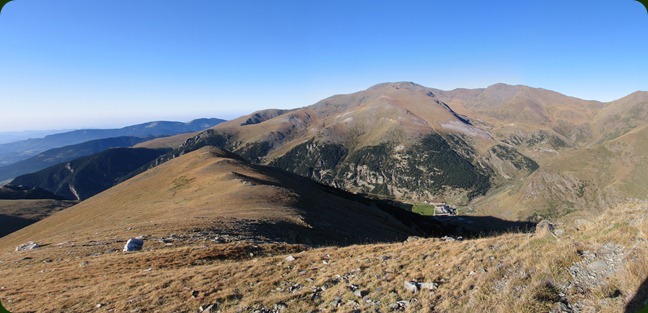 Vista des de Roques Blanques amv Pic d'Àliga a l'esquerra, Puigmal i Núria