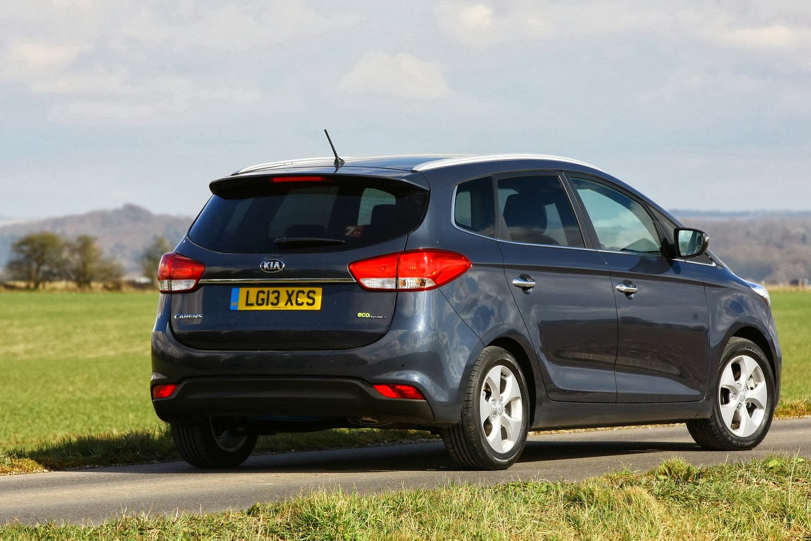 [Kia-Carens-New-11%255B2%255D.jpg]