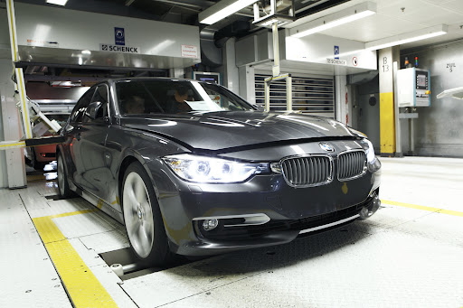 2012-BMW-3-Series-15.jpg