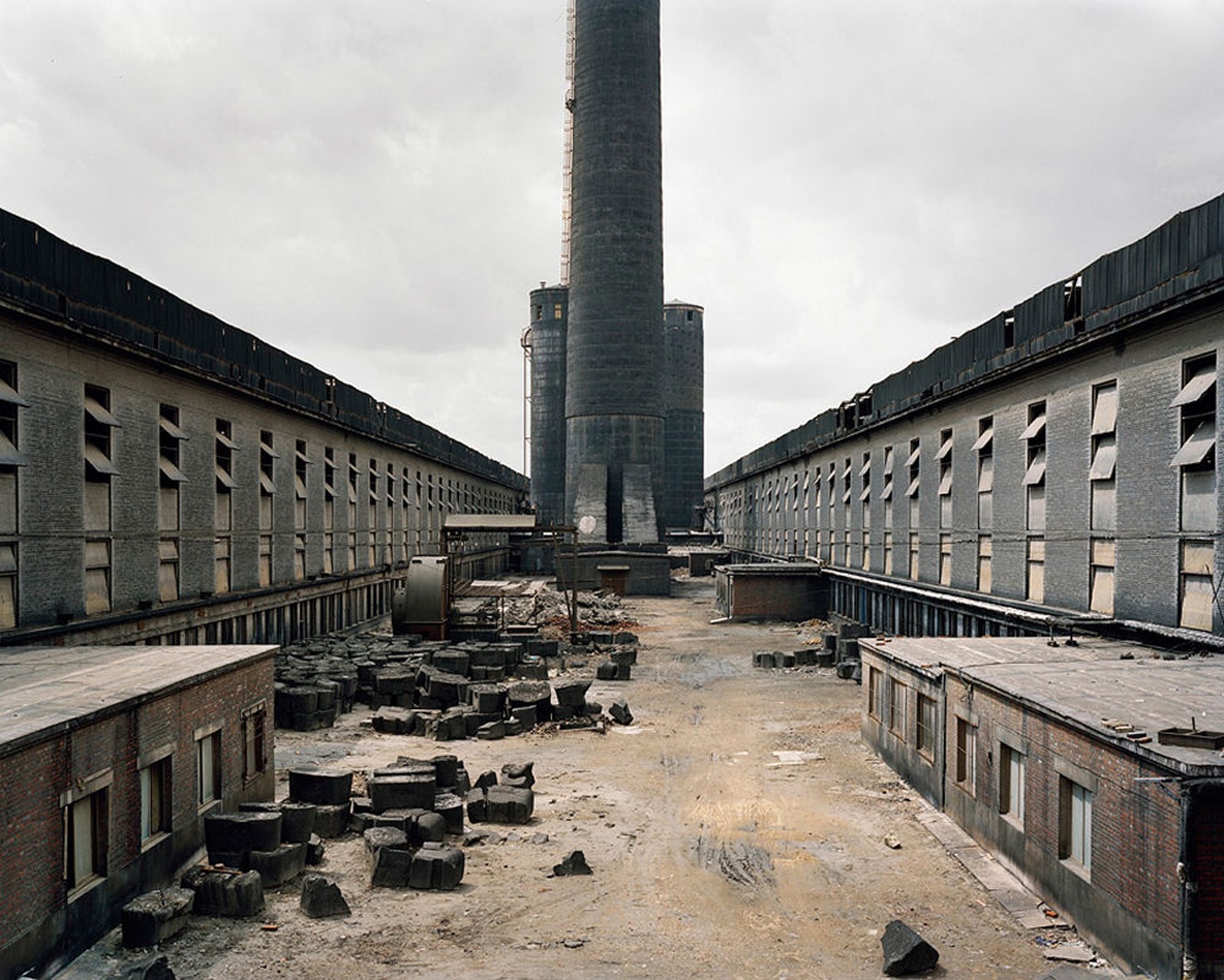 [Old%2520factories%2520-%2520%2520abandoned%2520factory%2520in%2520China-%2520Edward%2520Burtynsky%255B5%255D.jpg]