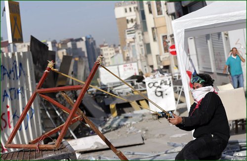 Турецкая полиция разгоняет протестующих
