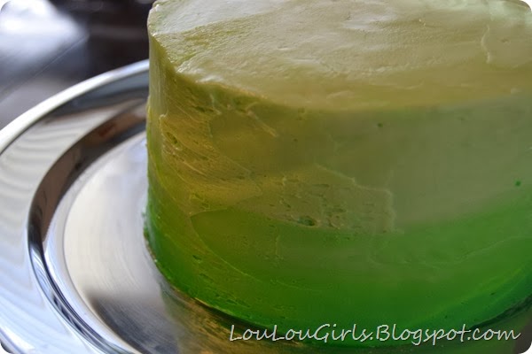 How-to-frost-an-ombre-cake (26)