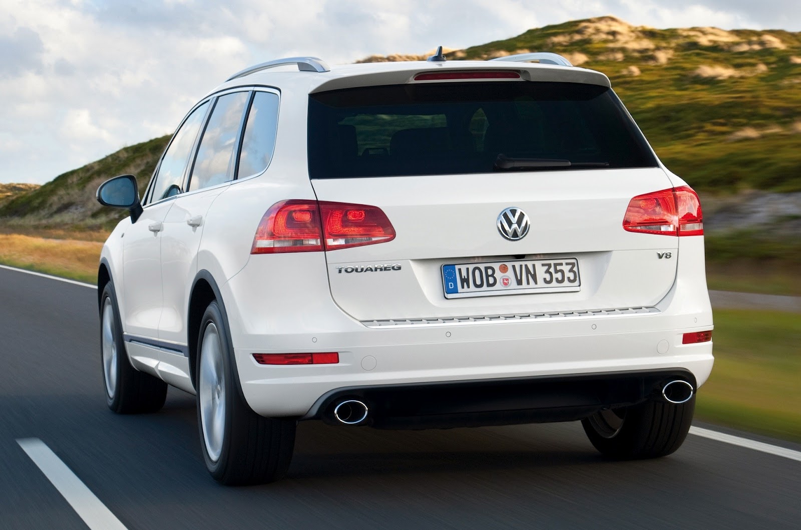 [autowp.ru_volkswagen_touareg_v8_tdi_r-line_3%255B2%255D.jpg]