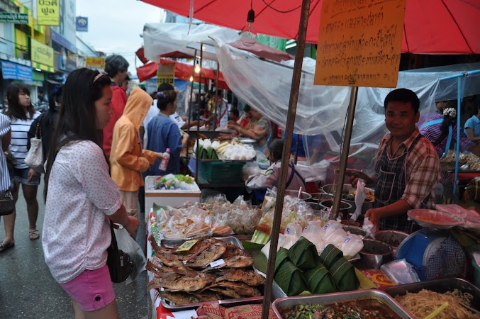 Imagini Thailanda: La cumparaturi prin piata din Chiang Rai, Thailanda