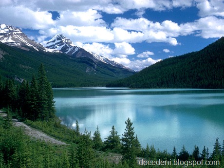 Alberta,_Canada_-_Lake_Louise