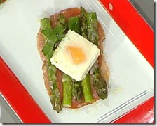 Uovo quadrato con asparagi gratinati e lonzino croccante