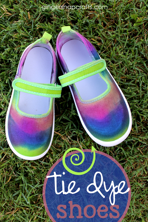 Tie Dye Shoes for #backtoschool at GingerSnapCrafts.com #tiedyeyoursummer #ilovetocreate #tdys #ad