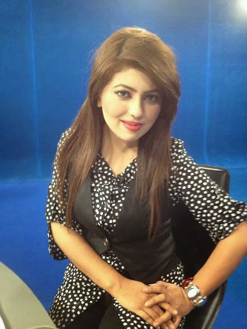 Fiza Khan Pakistani TV Anchor and Model hot and sexy bomb ...