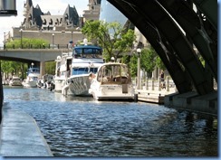 6597 Ottawa Rideau Canal - Paul's Boat Lines - Rideau Canal Cruise - going under the Laurier Avenue Bridge with Mackenzie King Bridge in background