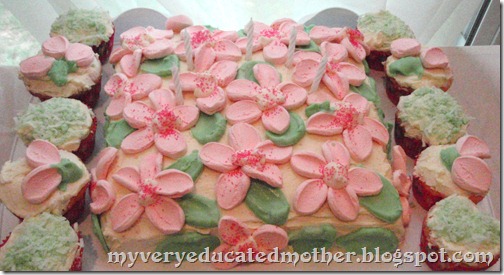 Decorating cakes with marshmallow flowers