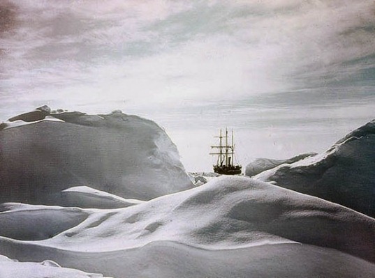 [5CD9A085_Glimpse-of-the-Ship-Endurance-through-Hummocks-1915-550x409%255B3%255D.jpg]