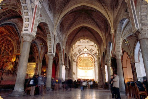 La chiesa di Santa Maria delle Grazie costituisce una delle più alte realizzazioni del Rinascimento nell'Italia settentrionale.