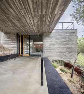 Casa Meriterrani 32 / Daniel Isern Casa-de-hormigon-Meriterrani-32-Daniel-Isern