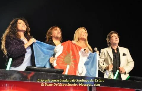 El jurado con la bandera de Santiago del Estero.jpg
