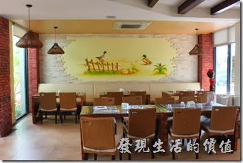 台南新營-華味香鴨肉羹。新營華味香餐廳的內部裝潢。
