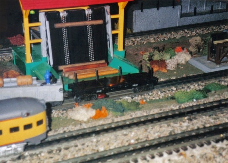 [02-Lionel-Layout-at-the-Lewis-County.jpg]